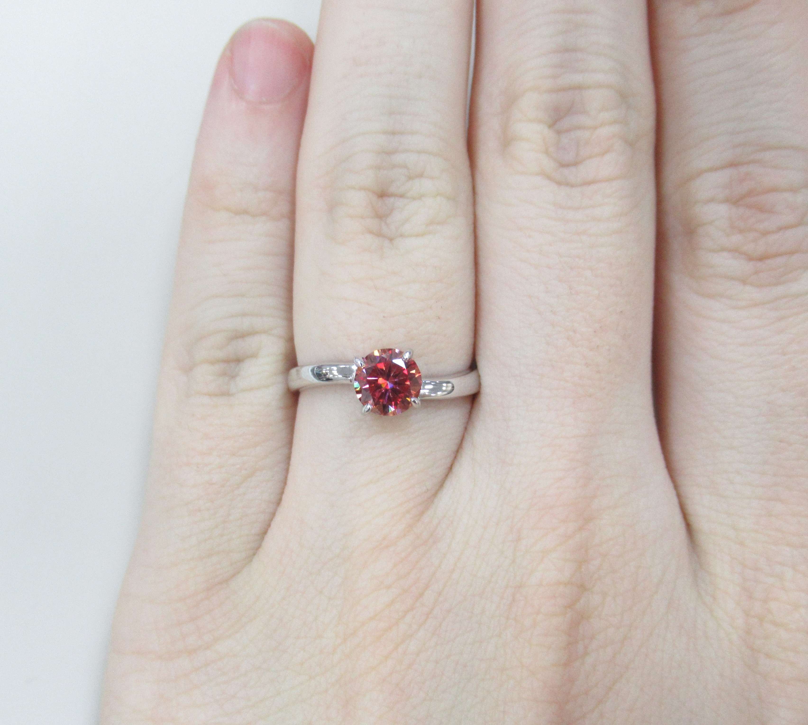 Серебряное кольцо с арбузным муассанитом